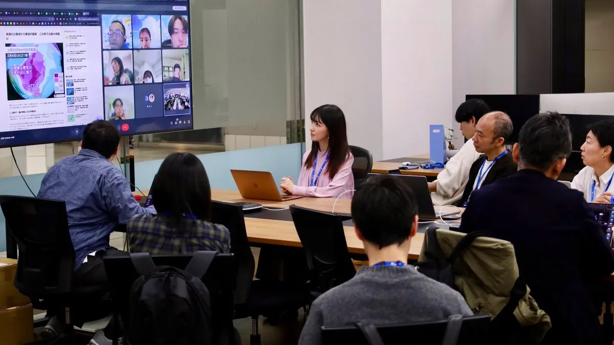 ハイブリッドワークを行なっている写真